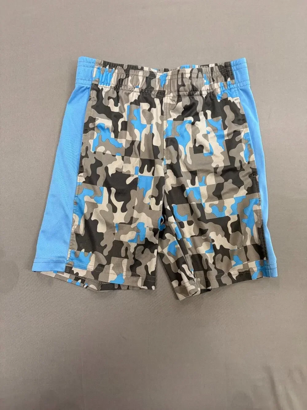 Under Armour ShortsCamo With Blue Accent Athletic Loose Fit Boys Size 6